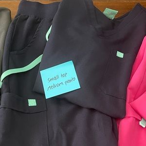 Garde-Malade navy scrub set (S top M pants)